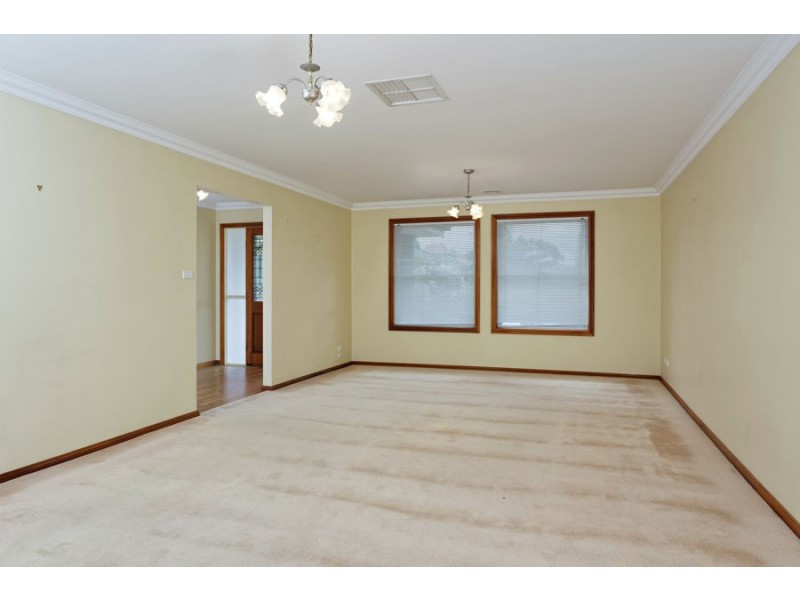 42 Simkin Crescent, Kooringal NSW 2650