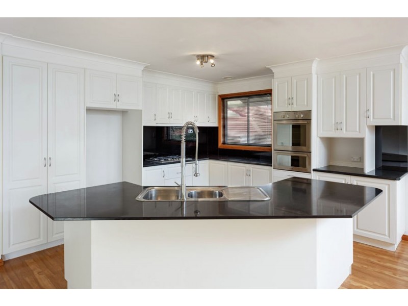 42 Simkin Crescent, Kooringal NSW 2650