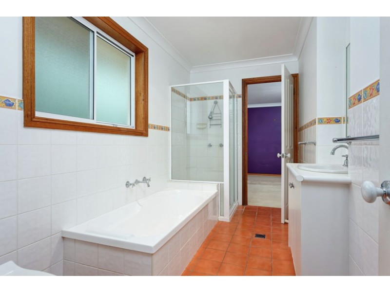 42 Simkin Crescent, Kooringal NSW 2650