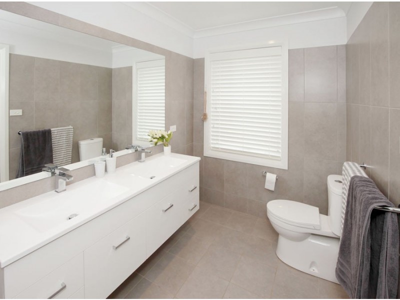 19 Cootamundra Boulevarde, Estella NSW 2650