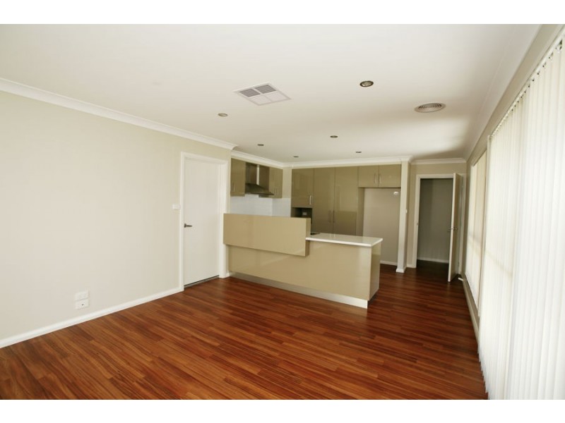 1 & 2/10 Osterley Street, Bourkelands NSW 2650