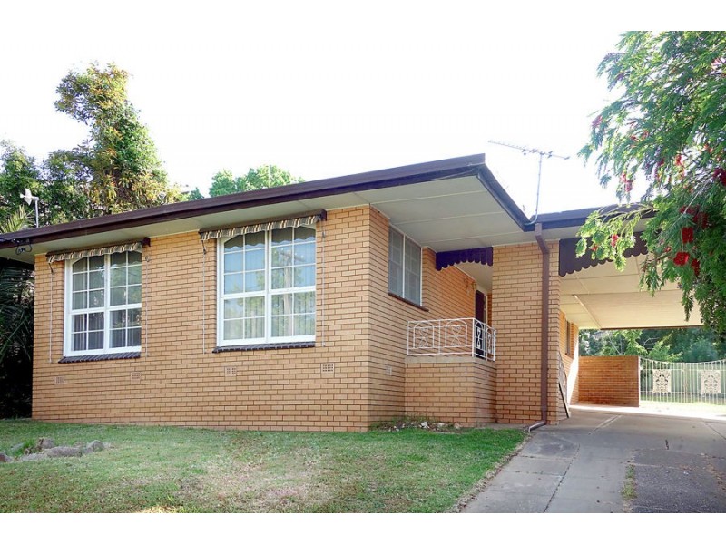 30 White Avenue, Kooringal NSW 2650