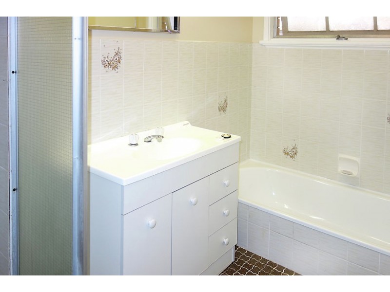 30 White Avenue, Kooringal NSW 2650