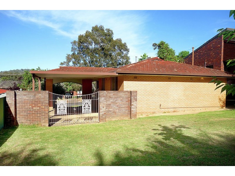 30 White Avenue, Kooringal NSW 2650