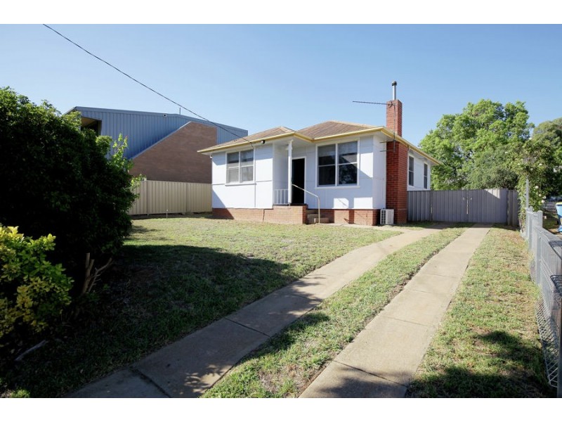 14 Doyle Street, Mount Austin NSW 2650