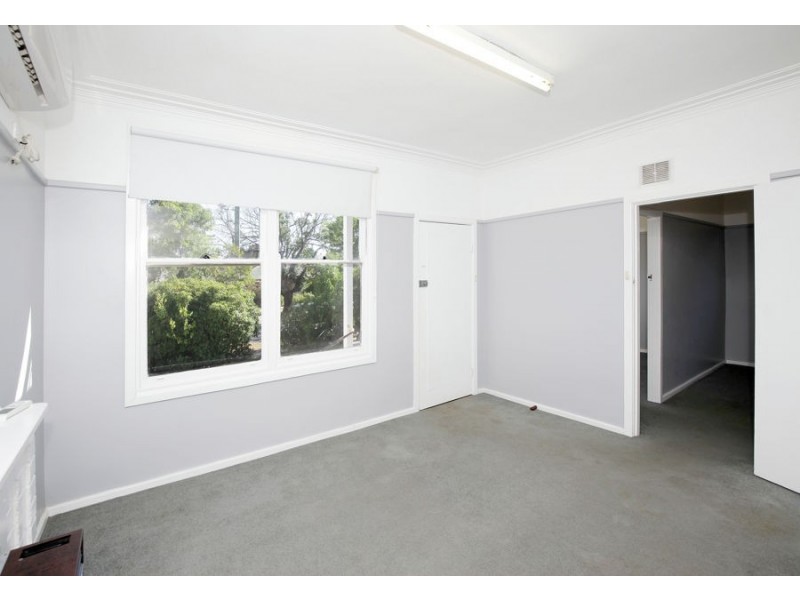 14 Doyle Street, Mount Austin NSW 2650