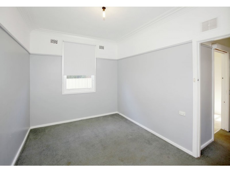 14 Doyle Street, Mount Austin NSW 2650