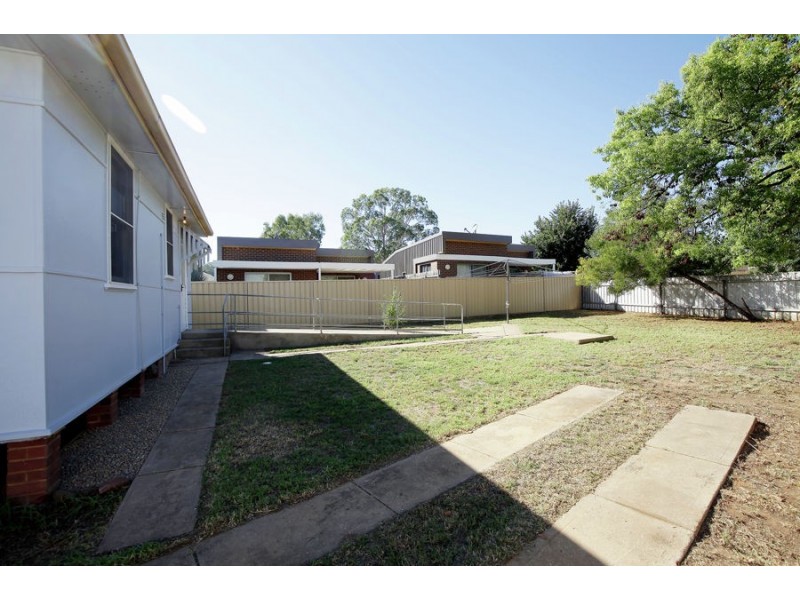 14 Doyle Street, Mount Austin NSW 2650