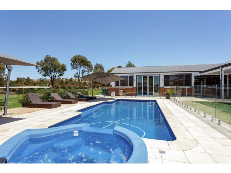 14 Burgan Drive, Springvale NSW 2650
