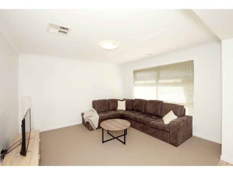 17 Alma Crescent, Estella NSW 2650