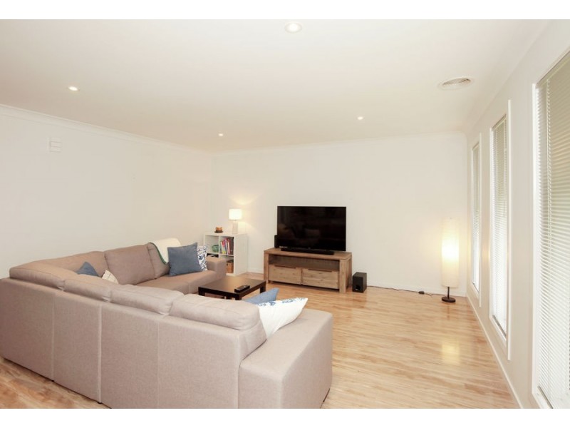 17 Alma Crescent, Estella NSW 2650