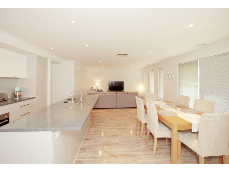 17 Alma Crescent, Estella NSW 2650