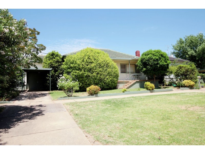 18 Blamey Street, Turvey Park NSW 2650