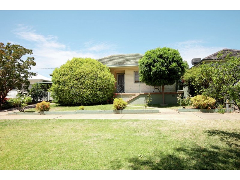 18 Blamey Street, Turvey Park NSW 2650