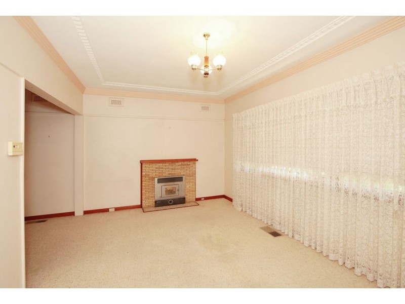 18 Blamey Street, Turvey Park NSW 2650