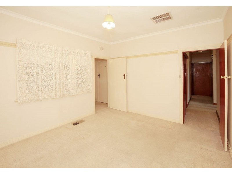 18 Blamey Street, Turvey Park NSW 2650