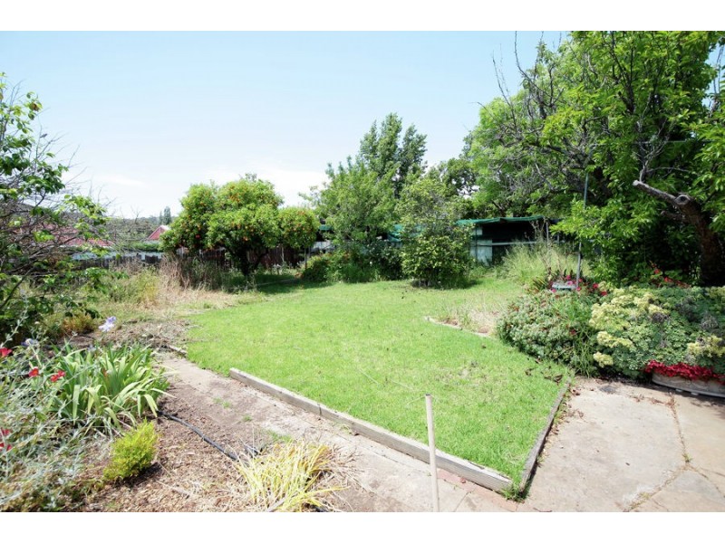 18 Blamey Street, Turvey Park NSW 2650
