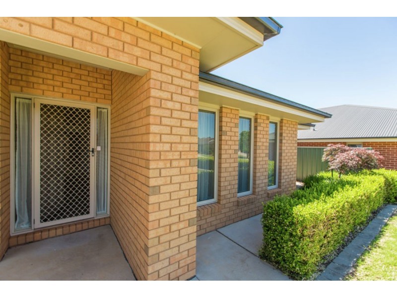 9 Protea Place, Forest Hill NSW 2651