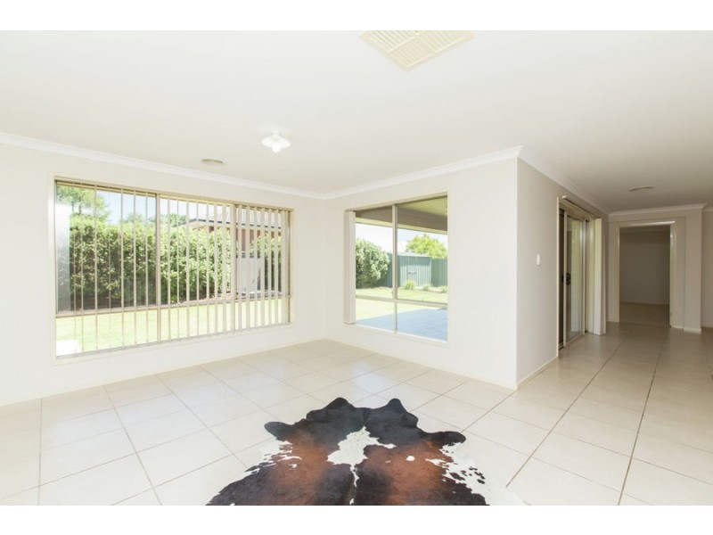 9 Protea Place, Forest Hill NSW 2651