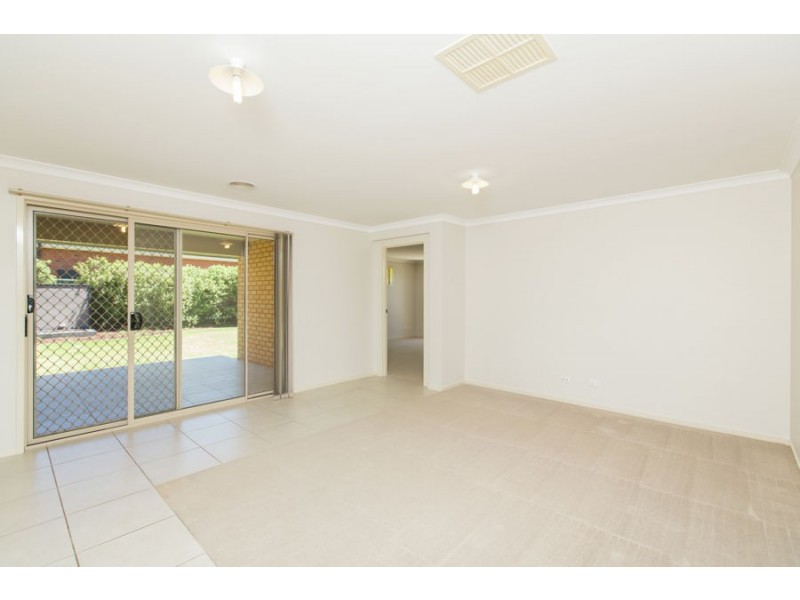 9 Protea Place, Forest Hill NSW 2651