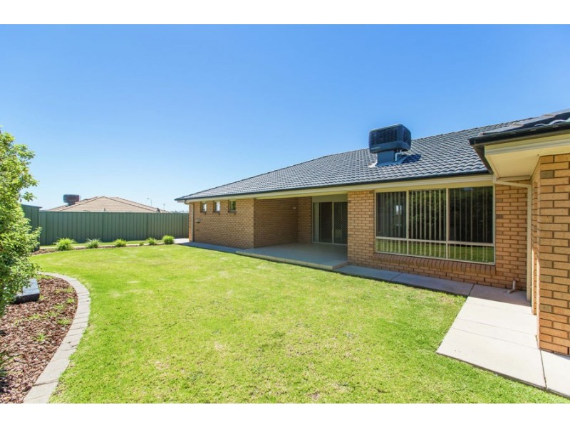 9 Protea Place, Forest Hill NSW 2651
