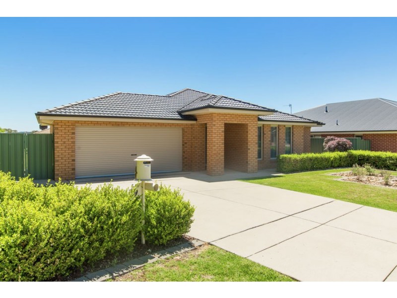 9 Protea Place, Forest Hill NSW 2651