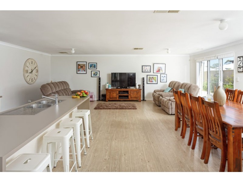 3 St Paul’s Place, Gobbagombalin NSW 2650