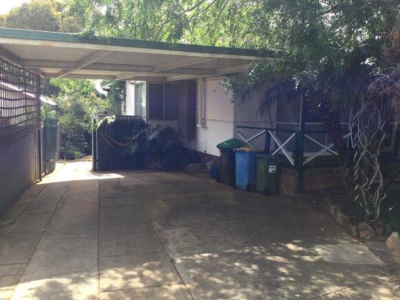 4 Waranga Avenue, Mount Austin NSW 2650