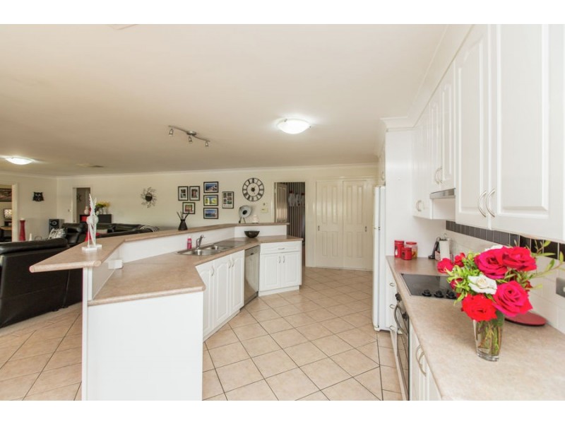 4 Delvin Place, Kooringal NSW 2650