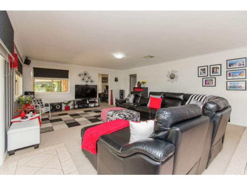 4 Delvin Place, Kooringal NSW 2650