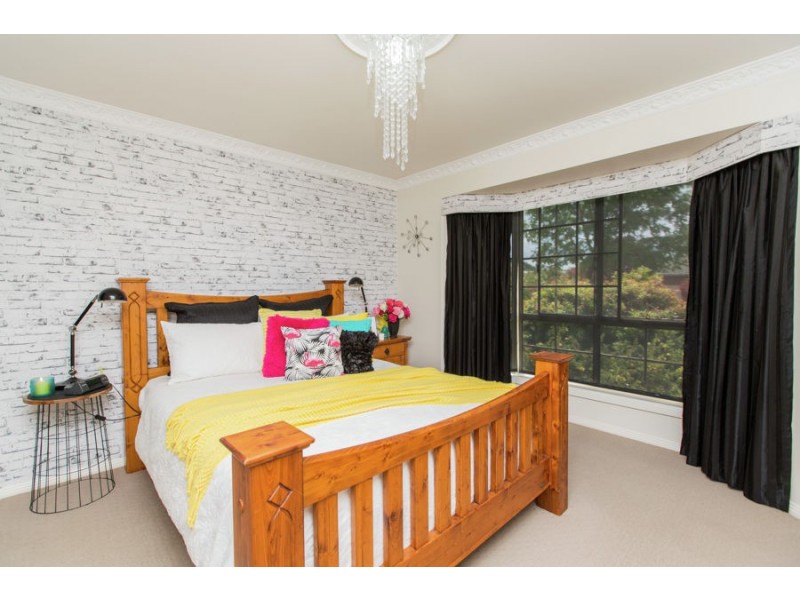 4 Delvin Place, Kooringal NSW 2650