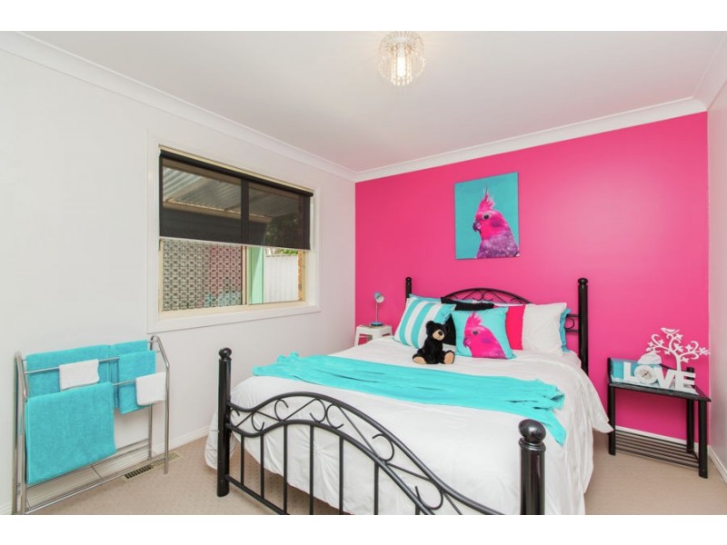 4 Delvin Place, Kooringal NSW 2650