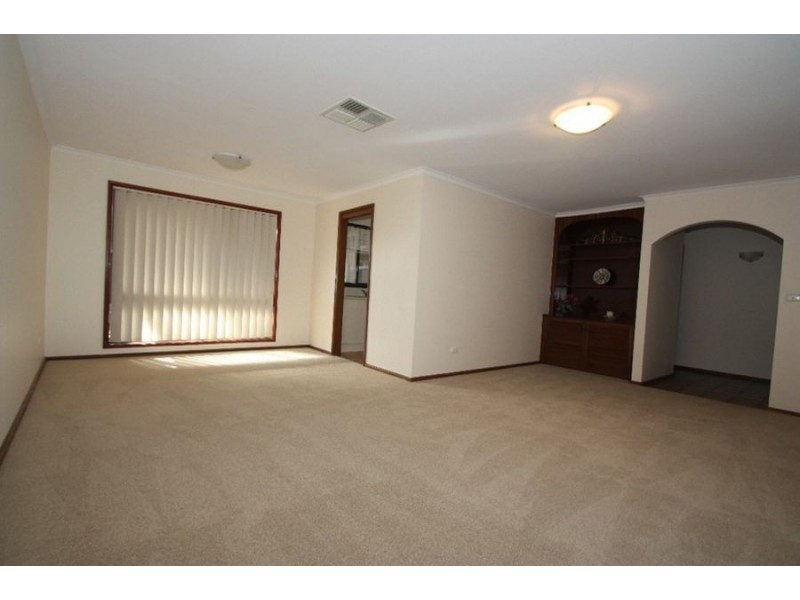 25 Main Street, Lake Albert NSW 2650
