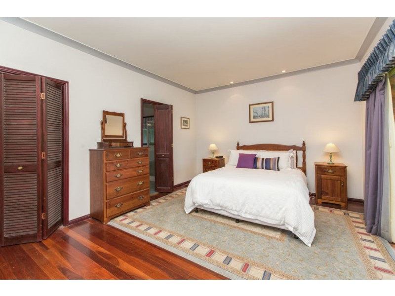 4 Loru Close, Kooringal NSW 2650