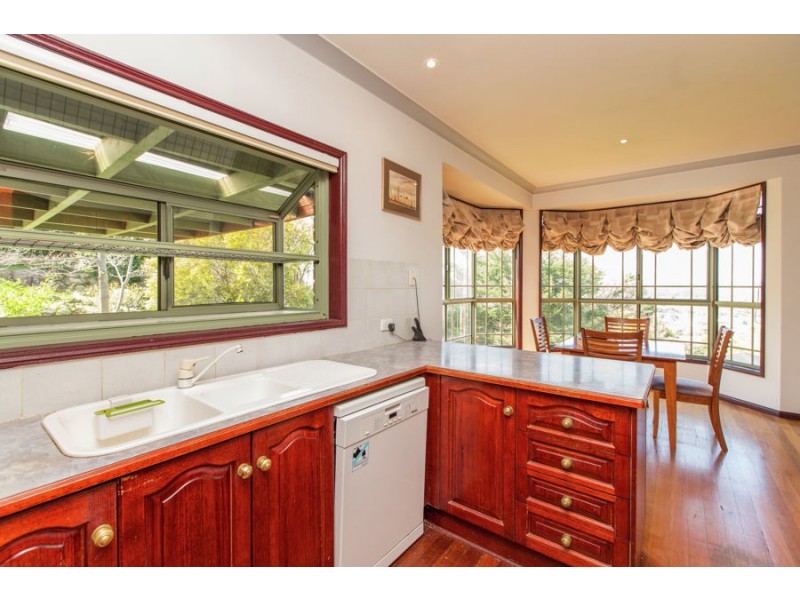 4 Loru Close, Kooringal NSW 2650