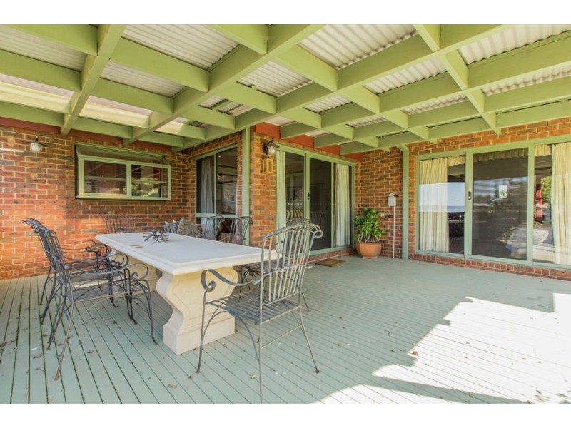 4 Loru Close, Kooringal NSW 2650