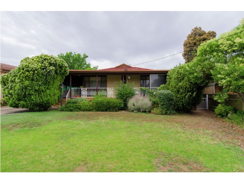 16 Temerloh Avenue, Tolland NSW 2650