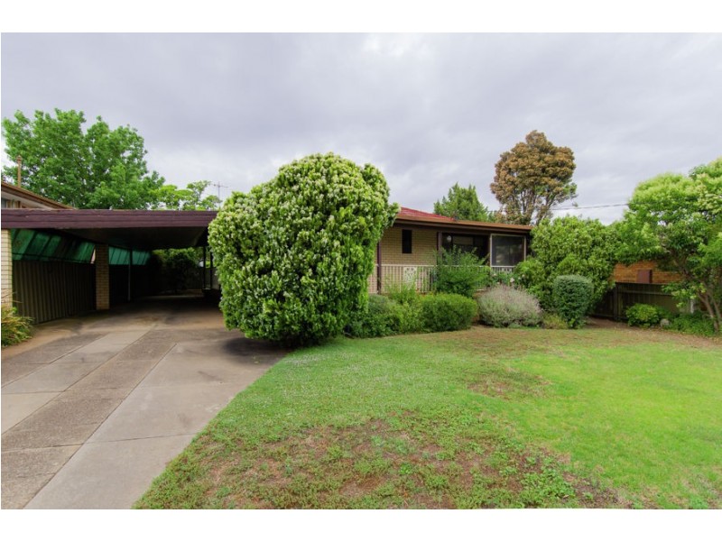 16 Temerloh Avenue, Tolland NSW 2650