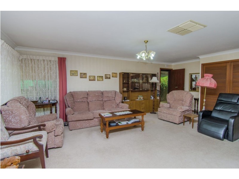 16 Temerloh Avenue, Tolland NSW 2650