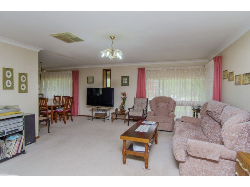 16 Temerloh Avenue, Tolland NSW 2650