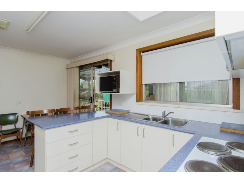 16 Temerloh Avenue, Tolland NSW 2650