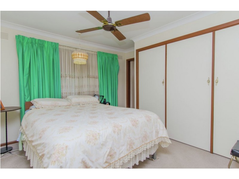 16 Temerloh Avenue, Tolland NSW 2650