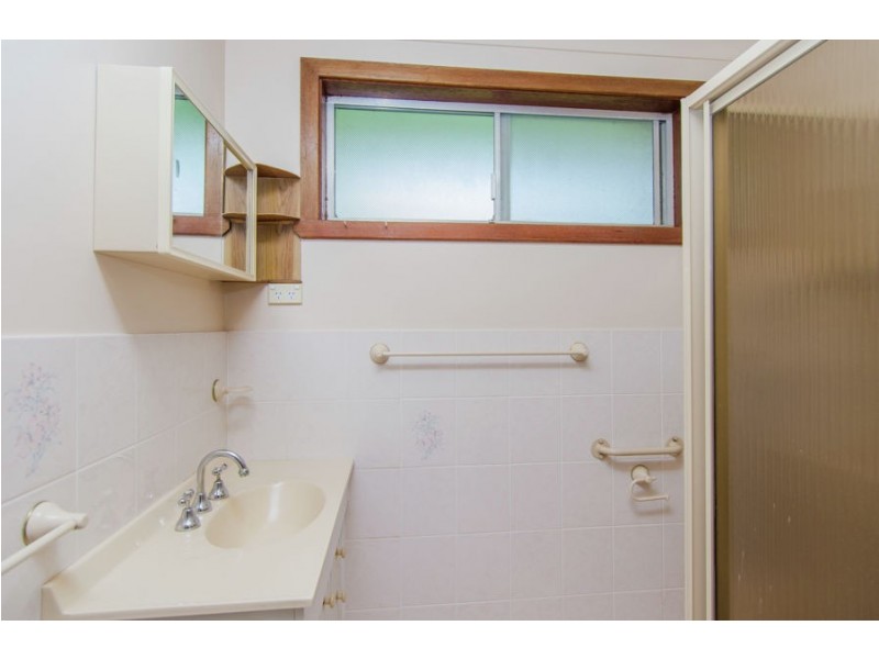 16 Temerloh Avenue, Tolland NSW 2650