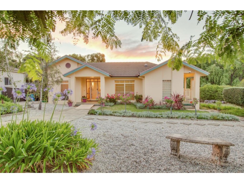 29 Lakehaven Drive, Lake Albert NSW 2650