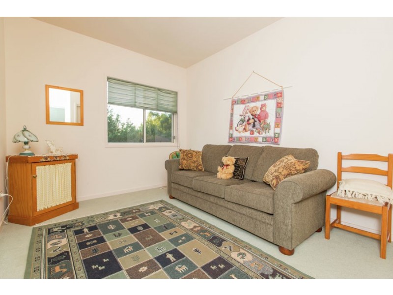 29 Lakehaven Drive, Lake Albert NSW 2650