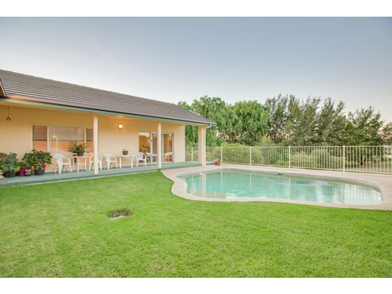 29 Lakehaven Drive, Lake Albert NSW 2650