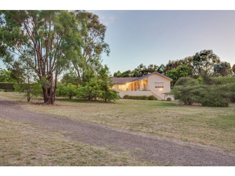 29 Lakehaven Drive, Lake Albert NSW 2650