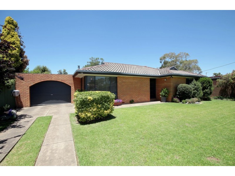 56 Geneva Crescent, Lake Albert NSW 2650