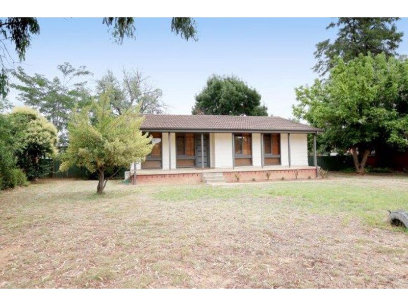 5 Meads Place, Mount Austin NSW 2650