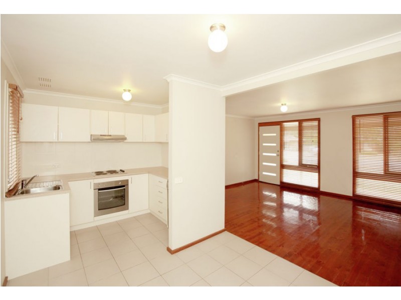 5 Meads Place, Mount Austin NSW 2650